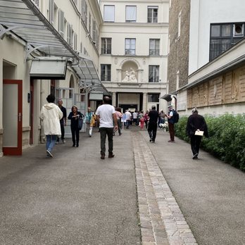 CHAPELLE NOTRE DAME DE LA MÉDAILLE MIRACULEUSE - Updated January 2026 ...