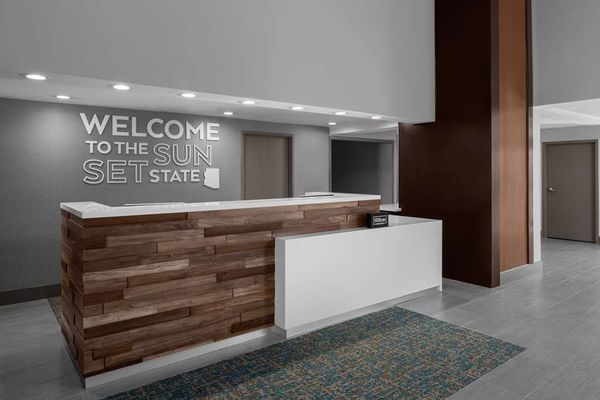 Hampton Inn Phoenix-Biltmore by null