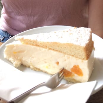 Hüftengold - Clementine-cream-cake - Cafes Near Me - Stuttgart, BW