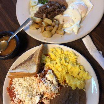El Comal Mexican Restaurant - Mexican Near Me - Sealy, Texas