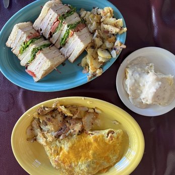 Molly's Souper - club house sandwich ($10.99) + kitchen sink omelette ($11.99) - Breakfast & Brunch Near Me - Upland, California Molly's Souper - club house sandwich ($10.99) + kitchen sink omelette ($11.99) - Breakfast & Brunch Near Me - Upland, California