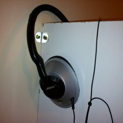 Internet Cafe 24 - Bose's headphones