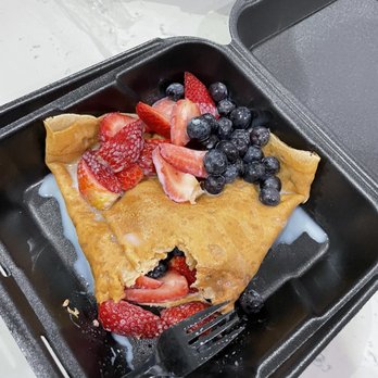 LA Crepes - Crepa de fresas con lechera - Juice Bars & Smoothies Near Me - Los Angeles, California
