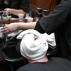 Roosters Men's Grooming Center