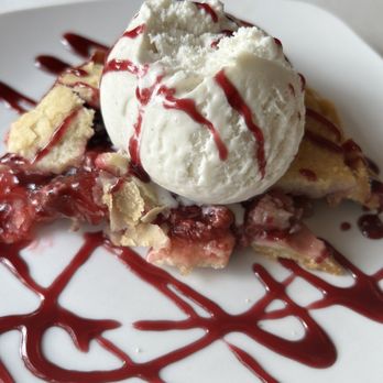 Red Rocker Inn - Brumbleberry pie - Southern Near Me - Black Mountain, North Carolina