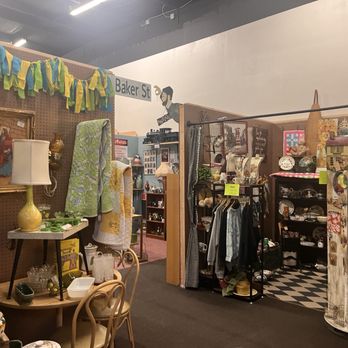 Vintage Goods - Baker Street! - Antiques Near Me - Joplin, Missouri Vintage Goods - Baker Street! - Antiques Near Me - Joplin, Missouri