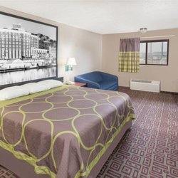 Super 8 by Wyndham Muscatine - Suite