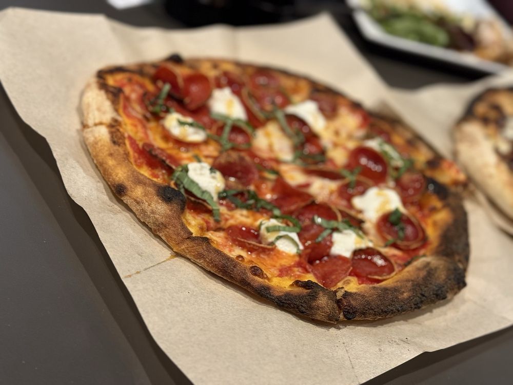 Cascadia Pizza Restaurant & Brewery