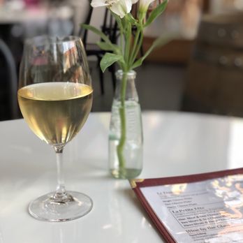 Négociant - Table ambience - Wine Bars Near Me - Portland, Oregon Négociant - Table ambience - Wine Bars Near Me - Portland, Oregon