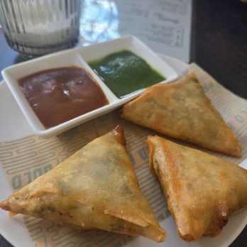 Gold Palm - Crispy veggie samosass - Cocktail Bars Near Me - Oakland, California
