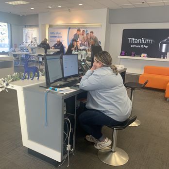AT&T Store - Avoid this useless manager. - Mobile Phones Near Me - Valencia, California AT&T Store - Avoid this useless manager. - Mobile Phones Near Me - Valencia, California