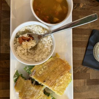 Marinas Bistro & Rum Bar - Arroz blanco, habichuelas y jibarito de Bistec Encebollado - Puerto Rican Near Me - Chicago, Illinois Marinas Bistro & Rum Bar - Arroz blanco, habichuelas y jibarito de Bistec Encebollado - Puerto Rican Near Me - Chicago, Illinois