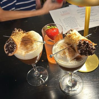 EaTo - Expresso martini and strawberry floradora - Pizza Near Me - Minneapolis, Minnesota EaTo - Expresso martini and strawberry floradora - Pizza Near Me - Minneapolis, Minnesota
