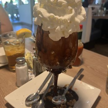 Toasted La Mesa - Messy sundae - Breakfast & Brunch Near Me - La Mesa, California Toasted La Mesa - Messy sundae - Breakfast & Brunch Near Me - La Mesa, California