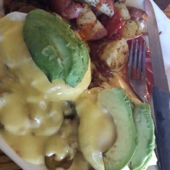 EJ's Pub - Bixby Knolls - Ordered the poached eggs over soy chorizo over jalapeños over English muffin topped with hollandaise sauce n avocado. Omgggggg - Sports Bars Near Me - Long Beach, California