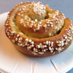 Cafe S.M.A.K. - Nybakade bullar är lite Sigurds grej