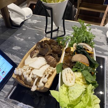 Liuyishou Hotpot - Veggie and mushroom platter - Chinese Near Me - Chicago, Illinois Liuyishou Hotpot - Veggie and mushroom platter - Chinese Near Me - Chicago, Illinois