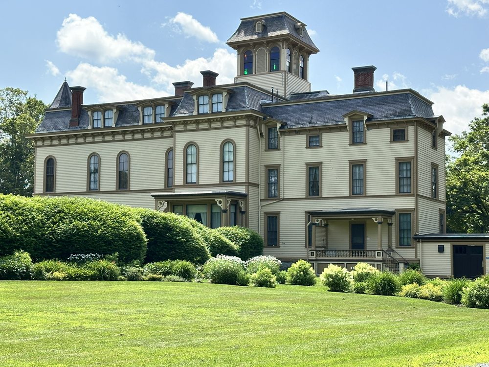 Social spots from Park McCullough House