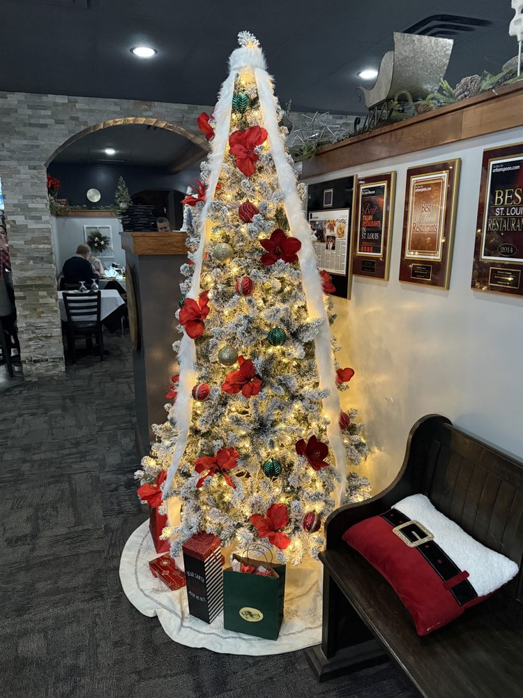 Roberto's Trattoria & Chophouse