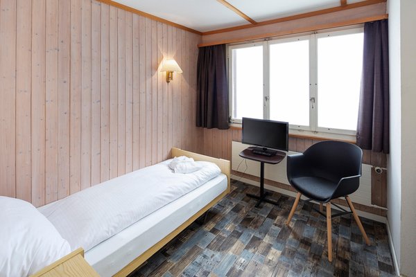 Jungfrau Lodge, Annex Crystal by null