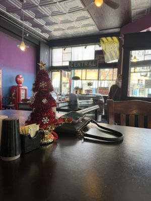 Lindy's Diner by null