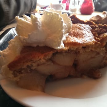 Winkel 43 - Apple tart side view - Desserts Near Me - Amsterdam, New Hampshire