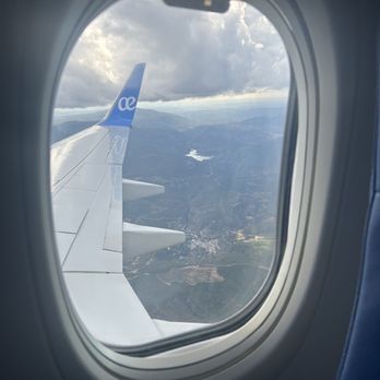 Aeropuerto de Valencia - Flying into the airport - Airports Near Me - Manises, V