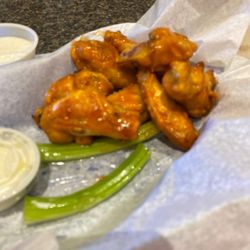 Bear's Lair II - Buffalo wings