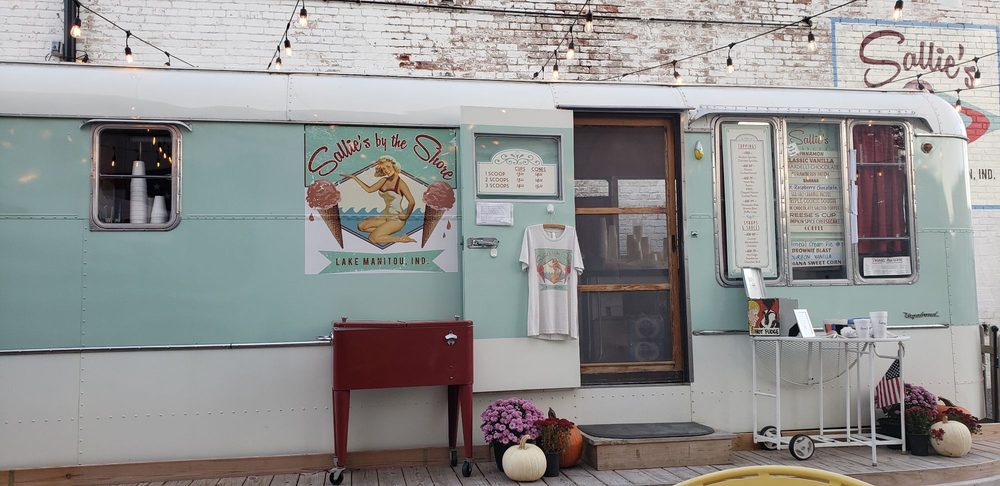 Sallie's Small Batch Ice Cream Logo