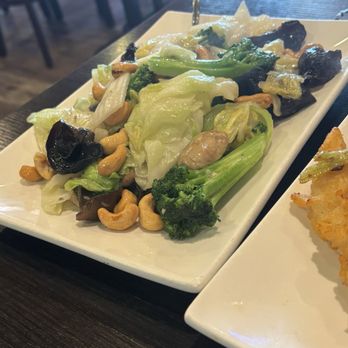 Szechuan Brothers - Assorted Vegetable w.Cashew Nuts 腰果全素Vegetable - Szechuan Near Me - Vancouver, Washington Szechuan Brothers - Assorted Vegetable w.Cashew Nuts 腰果全素Vegetable - Szechuan Near Me - Vancouver, Washington