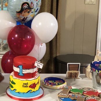 Selina Renee Baking Studio - Dr Seuss Cake - Cupcakes Near Me - Dallas, Texas Selina Renee Baking Studio - Dr Seuss Cake - Cupcakes Near Me - Dallas, Texas