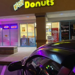 McCoy's Donuts - Opens around 430am as of June 2022