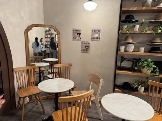 An's Hatmakers by null