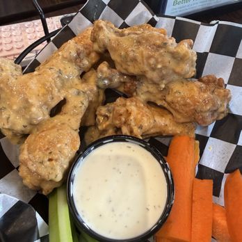 Ballers Bar & Grill - 10pcs Butter garlic wings - American Near Me - Third Lake, Illinois