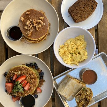 Blueys Kitchen - Brunch spread - Cafes Near Me - Santa Monica, California