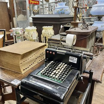 Audrey's Place - Typewriter or calculator - Antiques Near Me - Indianapolis, Indiana Audrey's Place - Typewriter or calculator - Antiques Near Me - Indianapolis, Indiana