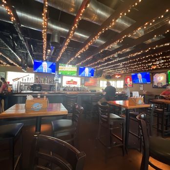 Beacon Tap - Nice indoor area with lots is tvs and friendly service! - Sports Bars Near Me - Des Plaines, Illinois