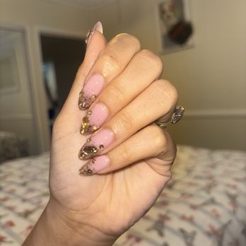 Delite Nails And Spa - Nail Salons Near Me - South Gate, California