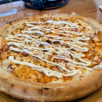 Hairy Cow Brewing Company - Buffalo Chicken Pizza.. Gluten Free - Brewpubs Near Me - Byron, Illinois