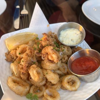 The Walnut Tavern Bar & Grill - Calamari appetizer - New American Near Me - Berkeley, California