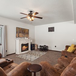 Frank & Ellis - Family Home in Crown Pointe
