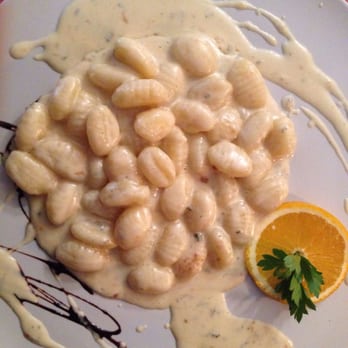 Sorrentina - Gnocchi alla Gorgonzola. Pretty plating with blackberry sauce (?) for some color. - Italian Near Me - Berlin, BE