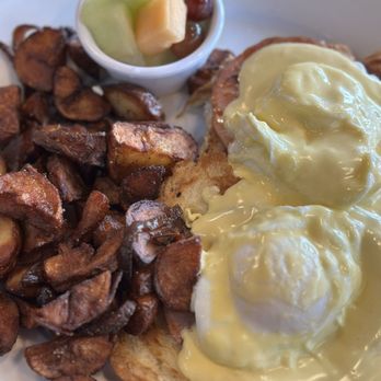 Peach Valley Cafe - Classic egg Benedict on a croissant - Cafes Near Me - Kissimmee, Florida Peach Valley Cafe - Classic egg Benedict on a croissant - Cafes Near Me - Kissimmee, Florida