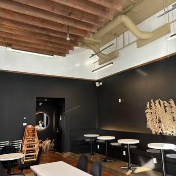 Gute Leute - Inside - Coffee & Tea Near Me - Arlington, Virginia Gute Leute - Inside - Coffee & Tea Near Me - Arlington, Virginia