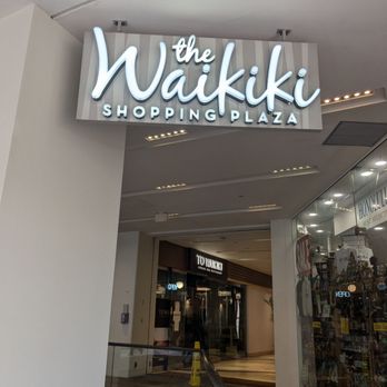 Waffle and Berry - Located in the Waikiki shopping plaza! - Waffles Near Me - Honolulu, Hawaii