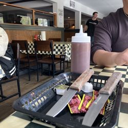 Barnstormer Barbeque - Interior