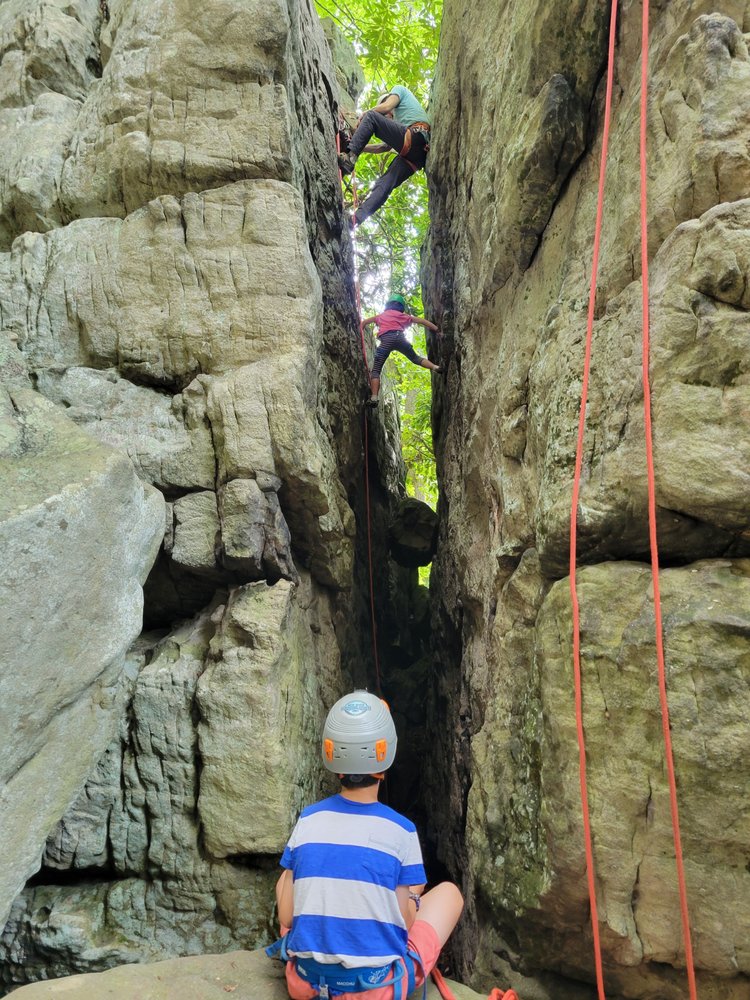 New River Mountain Guides Logo