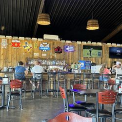 Pit Row Pit Stop on The Lake - Full bar