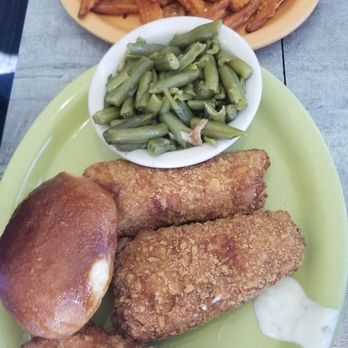 The Overlook Restaurant - Fried cod, sweet potato fries and green beans - American Near Me - Leavenworth, Indiana