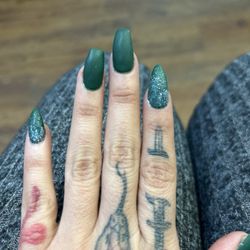 Cosmo Nail Bar - Design looks nothing like picture